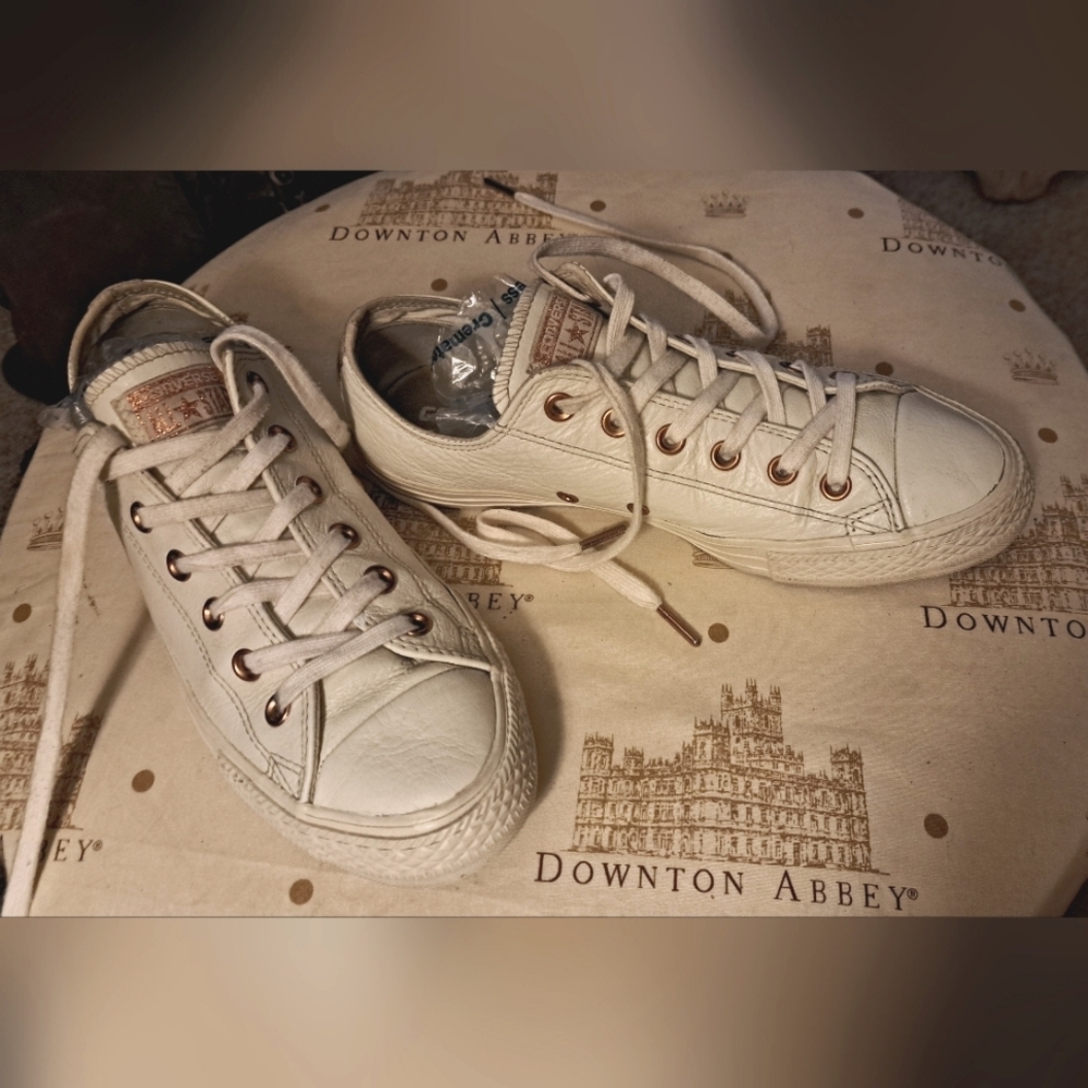 Converse Chuck Taylor's. White with Gold Tone Hardware. w 9 1\2 m 7 1\2 - Picture 5 of 16